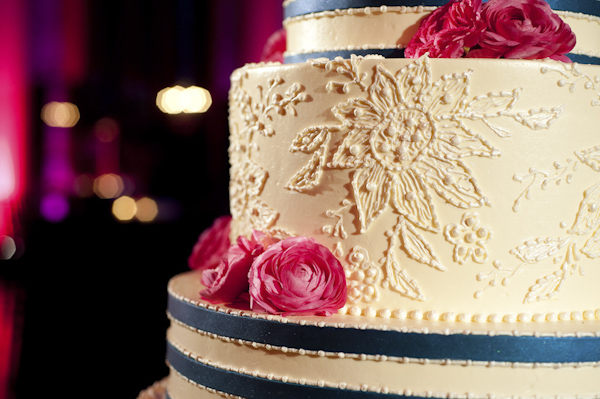 wedding cake with flowers - wedding photo by top South Carolina wedding photographer Leigh Webber